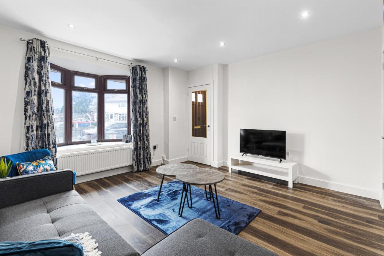 Walsall - 4 Bedroom House, Wi-Fi, Garden , Sleeps 8 - Jrr Stays Bescot Exterior foto