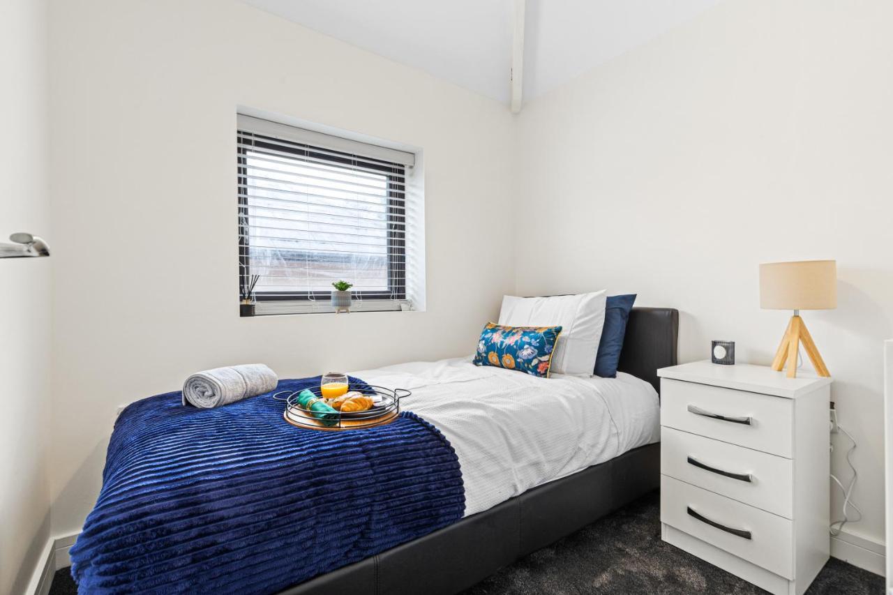 Walsall - 4 Bedroom House, Wi-Fi, Garden , Sleeps 8 - Jrr Stays Bescot Exterior foto